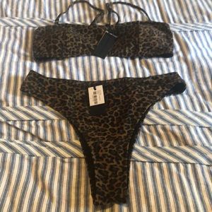 Kendall and Kylie bathing suit